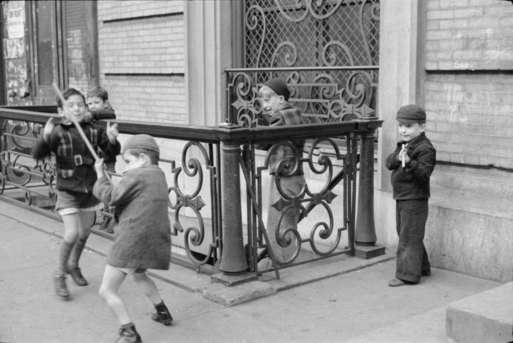 Life In New York City 1935-1945: Heavenly Images From Yale University 