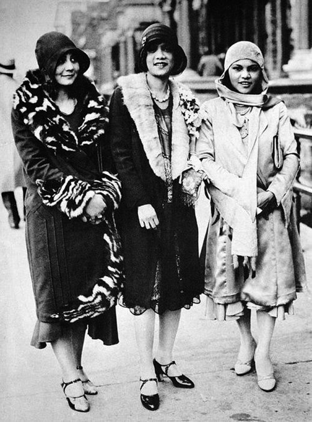 Three Harlem Women Ca 1925 The Bowery Boys New York City History   Three Harlem Women Ca. 1925 1200x1620 